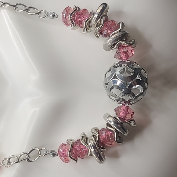 Silver tone pink beaded necklace - Picture 4 of 8